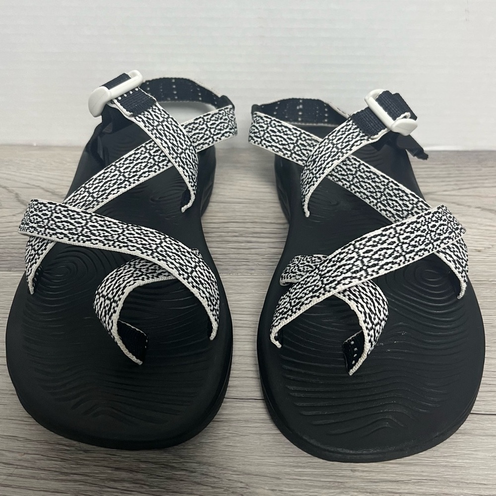 CHACO Sandals Z2 Black & White Adjustable Strap Woman’s Size 10
